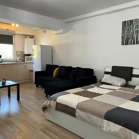 Tranzzzit Airport Apartment 奥托佩尼 外观 照片
