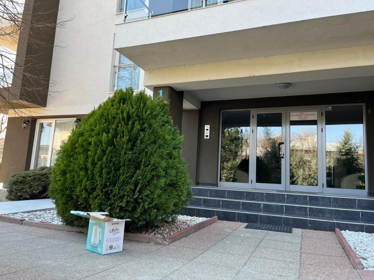 Tranzzzit Airport Apartment 奥托佩尼 外观 照片